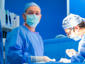 Dr. De La Torre in surgery